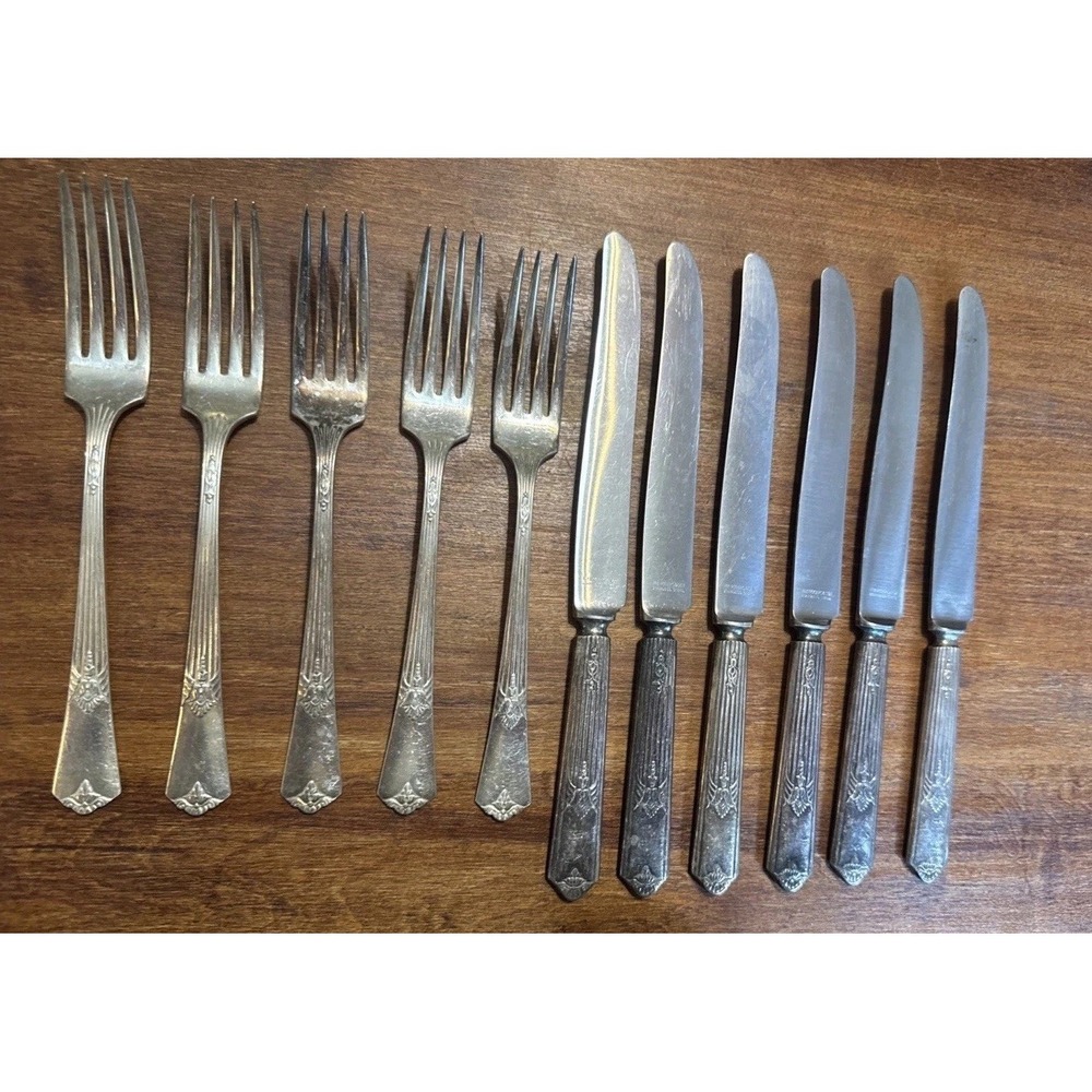 Vintage 5 Dinner Forks And 6 Butter Knives  WM Rogers and Son AA IS